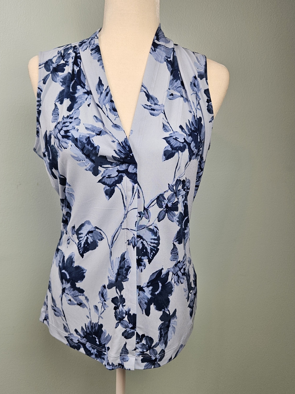 NWT Calvin Klein Light Blue Floral Sleeveless V-Neck Shell